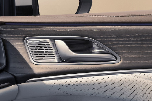 door handle interior of Denza D9