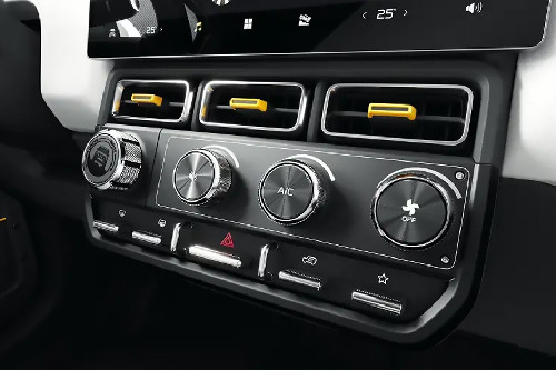 Front AC Controls of iCAUR V23