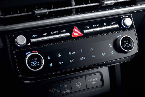 Front AC Controls of Hyundai Tucson