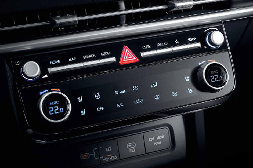 Front AC Controls of Hyundai Stargazer