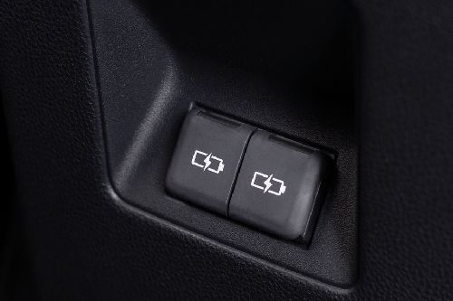 Power Accessories Outlet View of Toyota Innova Zenix