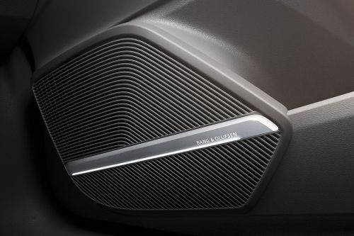 Speakers View of Audi Q5