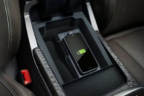 Power Accessories Outlet View of Audi Q8