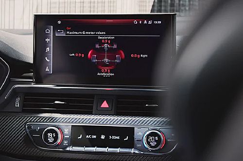 RS 4 Avant touch screen