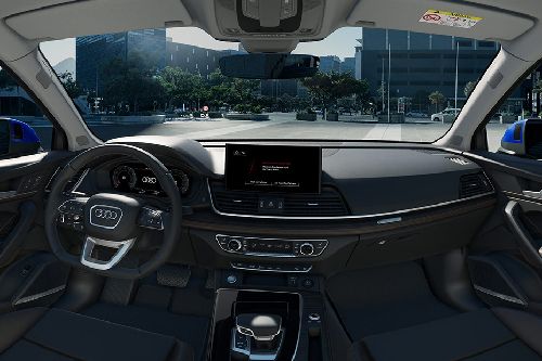 Dashboard View of Q5 Sportback