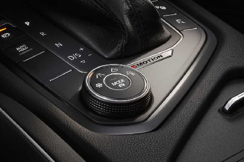 Center Controls of Volkswagen Tiguan Allspace R-Line