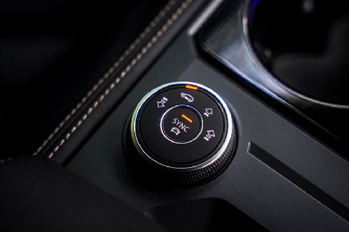 Center Controls of Volkswagen Touareg R-Line