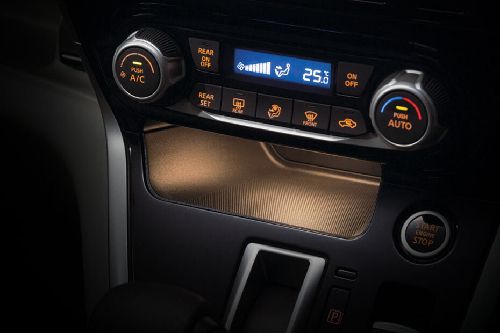 Front AC Controls of Nissan Serena
