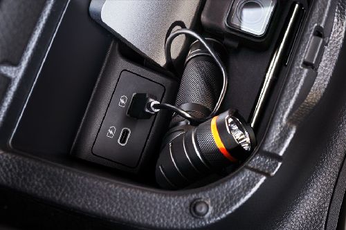 Power Accessories Outlet View of Nissan Navara