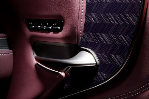 door handle interior of Lexus LS