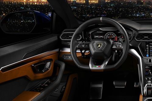 Lamborghini Urus Right Corner Front View