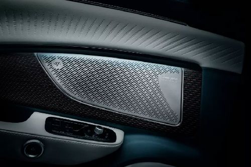 Speakers View of Maserati GranTurismo