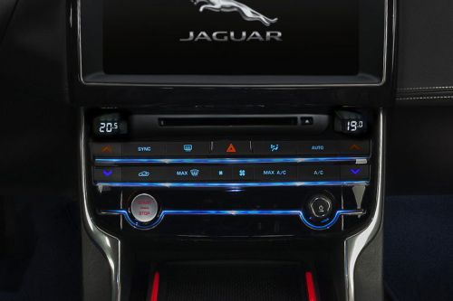 Front AC Controls of Jaguar XE