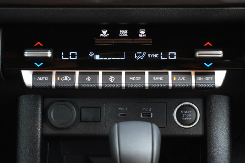 Mitsubishi Triton Center Console