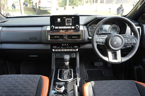 Mitsubishi Triton Dashboard View