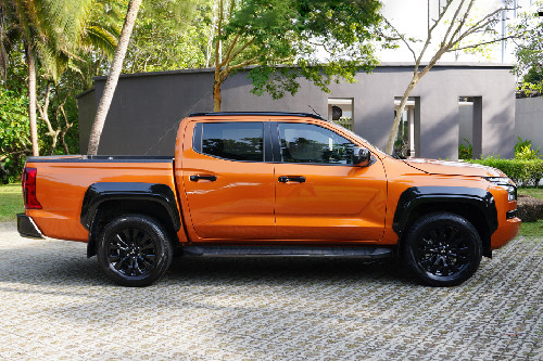 Mitsubishi Triton Drivers Sideview