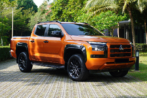 Mitsubishi Triton Front Angle Low View