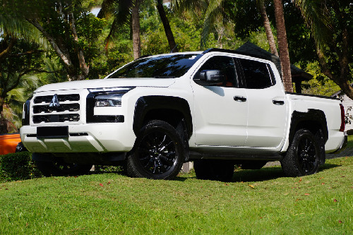 Mitsubishi Triton Front Medium View