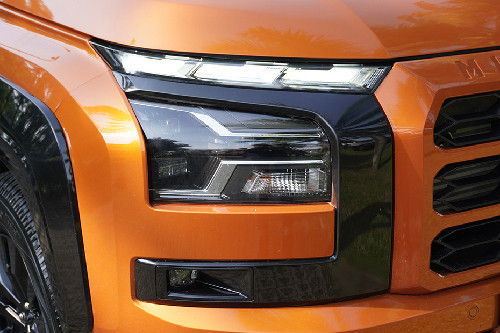 Mitsubishi Triton Headlight