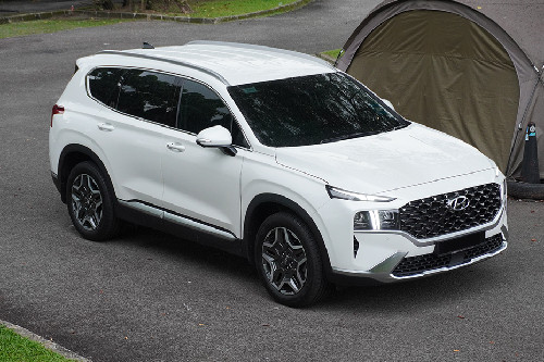 Hyundai Santa Fe Front Angle Low View