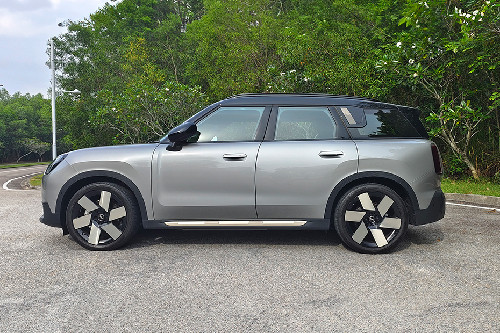 MINI Countryman Side View