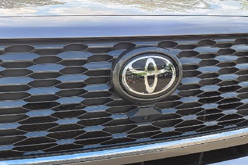 Toyota Innova Zenix Branding