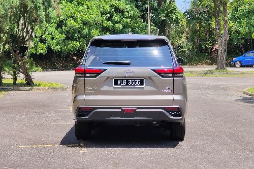 Toyota Innova Zenix Full Rear View