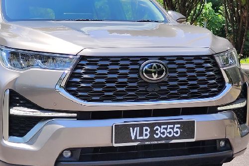 Toyota Innova Zenix Grille View