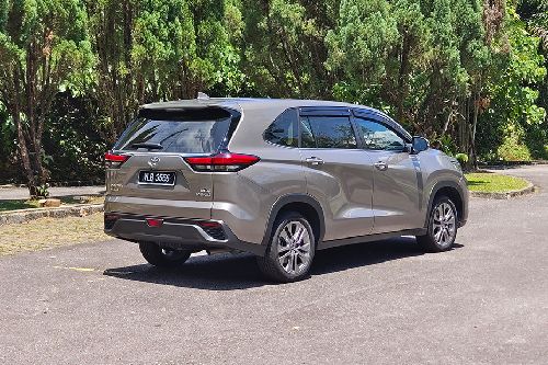 Toyota Innova Zenix Rear Cross Side View