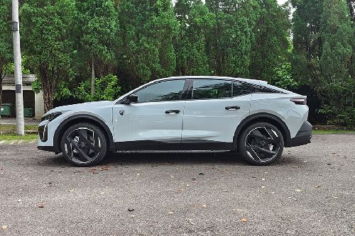 Peugeot 408 Side View